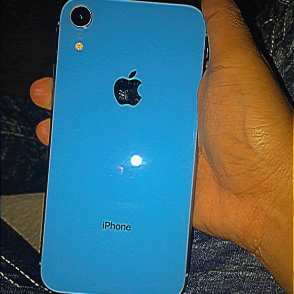 iPhone XR - Picture 3 of 3